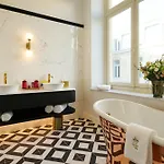 Les Bains De Hotel