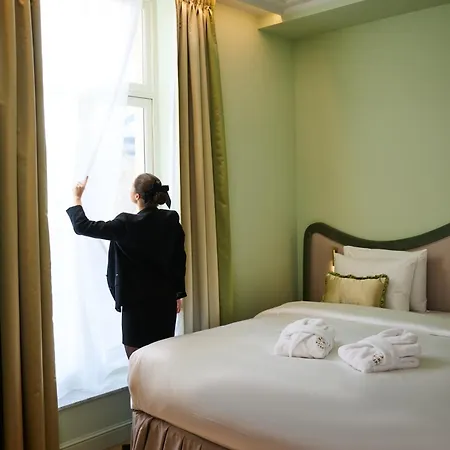 Les Bains De 호텔 5*