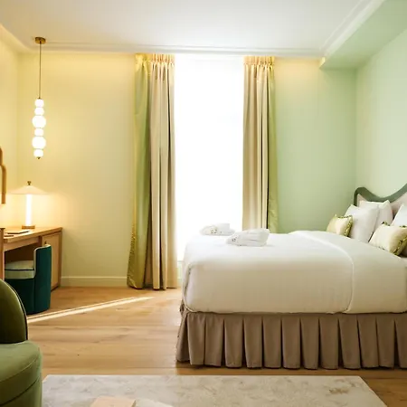 Les Bains De 호텔 5*