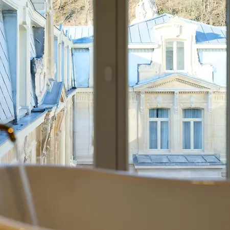 Les Bains De