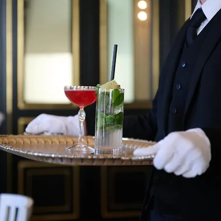 Les Bains De 호텔 5*