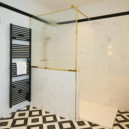 Les Bains De 호텔 5*