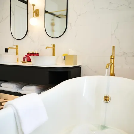 Les Bains De