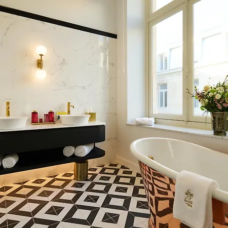 Les Bains De Hotel
