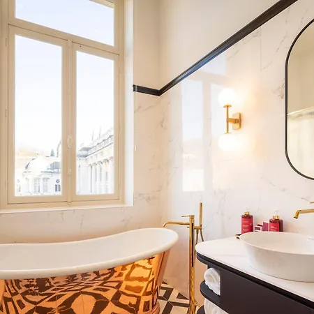 Les Bains De מלון 5*