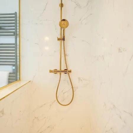 Les Bains De Hotel