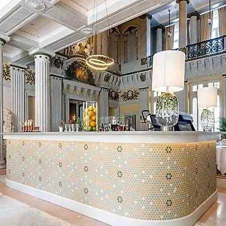 Otel Les Bains De 5*