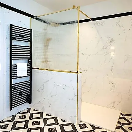 Les Bains De