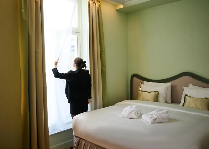 Les Bains De Hotel 5*