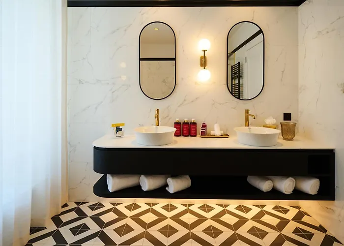 Отель Les Bains De