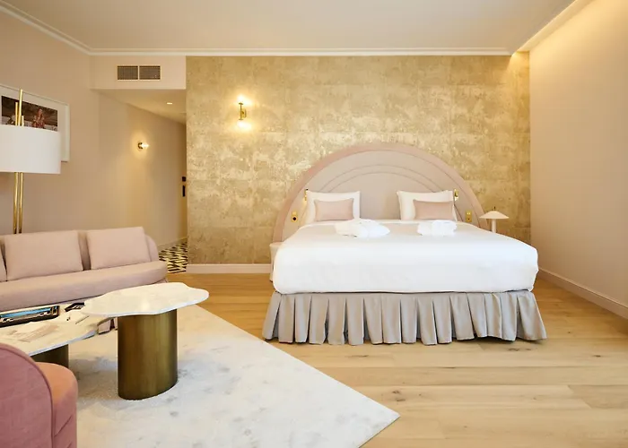 Les Bains De Hotel 5*