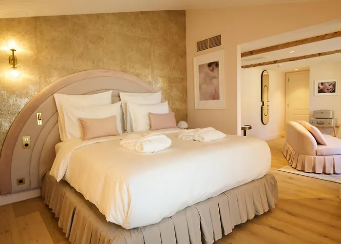 Les Bains De Отель Спа