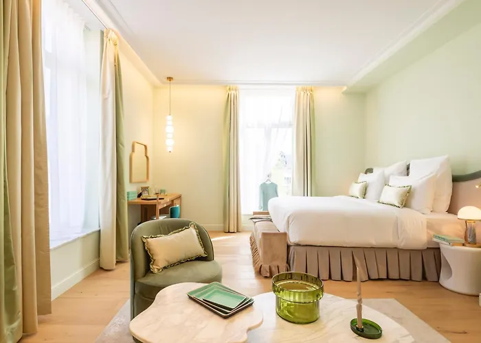 Отель Les Bains De 5*